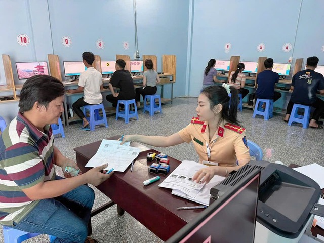 Đề xuất cấp giấy phép lái xe điện tử, rút ngắn thời gian cấp mới xuống còn 5 ngày- Ảnh 1.