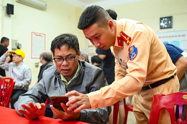 Cục CSGT nhận trách nhiệm về việc chậm cấp bằng lái PET - Ảnh 2.