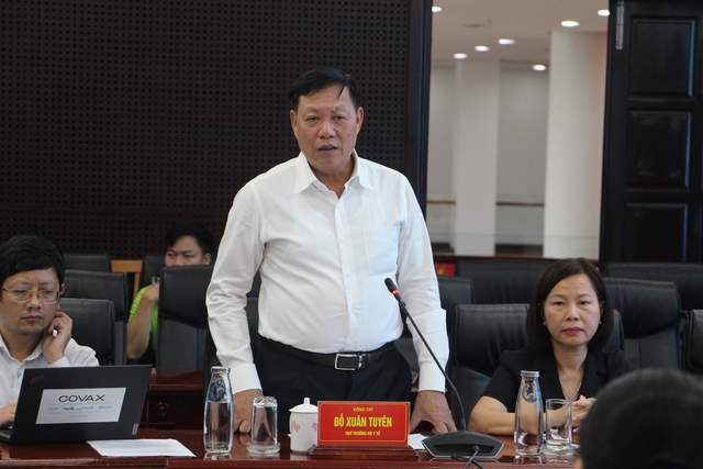 Thứ trưởng Bộ Y tế Đỗ Xuân Tuyên phát biểu tại buổi làm việc. Thứ trưởng Bộ Y tế Đỗ Xuân Tuyên phát biểu tại buổi làm việc.
