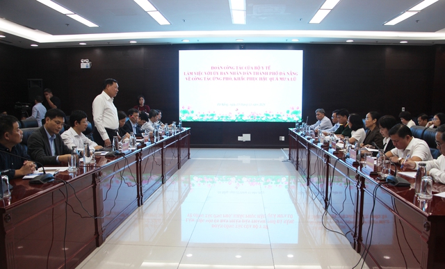 Quang cảnh buổi làm việc. Quang cảnh buổi làm việc.