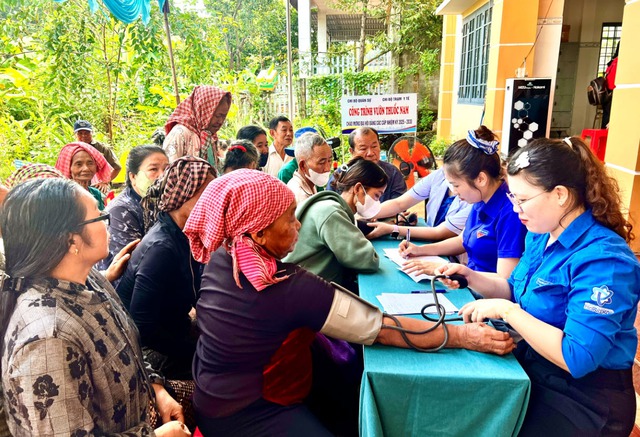 Đồng Nai đẩy mạnh giảm nghèo bền vững gắn với đầu tư y tế vùng khó khăn- Ảnh 1.