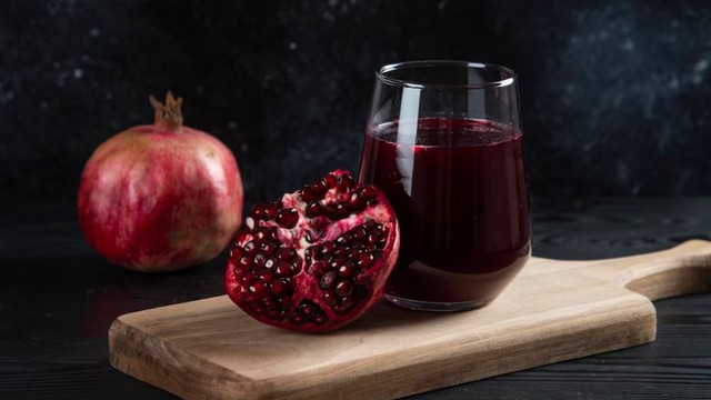 Uống nước ép lựu có giúp hạ huyết áp không?- Ảnh 3. Uống nước ép lựu có giúp hạ huyết áp không?- Ảnh 3.