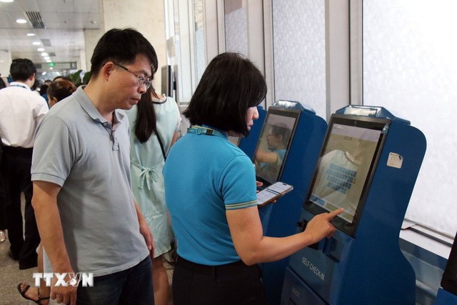 Từ 1/12, chỉ làm thủ tục tại quầy với khách có hành lý ký gửi và khách đặc biệt- Ảnh 1.