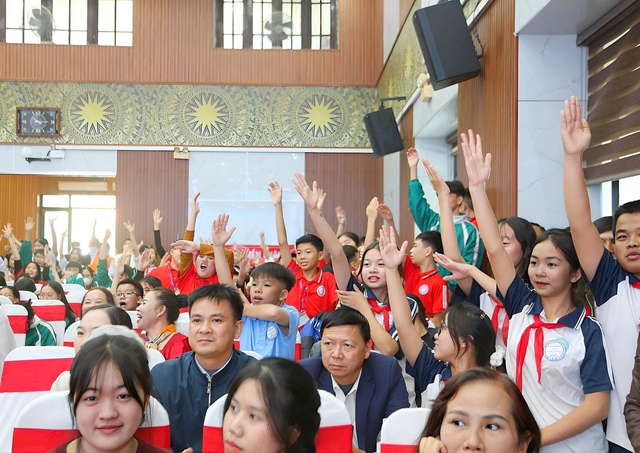 Nghệ An huy động gần 139 tỷ đồng chăm lo cho trẻ em khó khăn
- Ảnh 2.