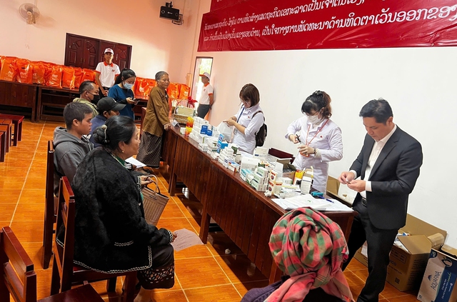 Khám bệnh miễn phí cho người dân Sepon: Thắt chặt nghĩa tình Việt – Lào- Ảnh 7. Khám bệnh miễn phí cho người dân Sepon: Thắt chặt nghĩa tình Việt – Lào- Ảnh 7.
