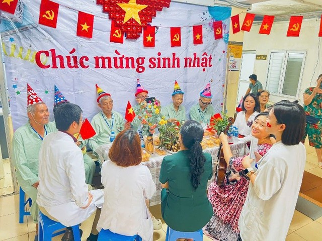 Khi nỗi đau được sẻ chia: Vai trò của hỗ trợ tâm lý – xã hội trong chăm sóc giảm nhẹ cho bệnh nhân ung thư- Ảnh 1. Khi nỗi đau được sẻ chia: Vai trò của hỗ trợ tâm lý – xã hội trong chăm sóc giảm nhẹ cho bệnh nhân ung thư- Ảnh 1.