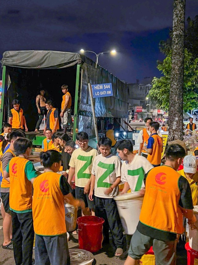 Sài Gòn Bao Dung hỗ trợ người dân miền Trung ảnh hưởng cơn bão số 12- Ảnh 1. Sài Gòn Bao Dung hỗ trợ người dân miền Trung ảnh hưởng cơn bão số 12- Ảnh 1.