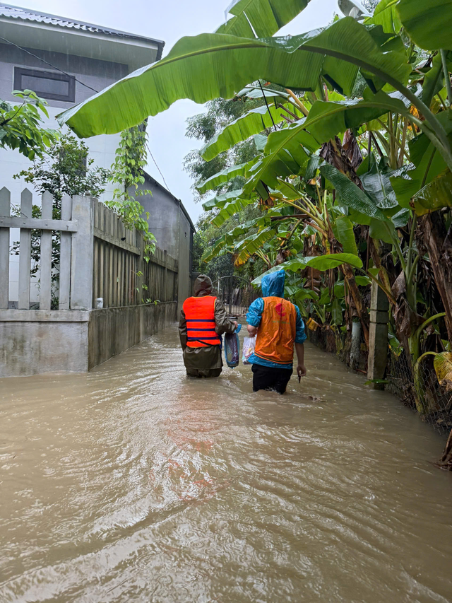 Sài Gòn Bao Dung hỗ trợ người dân miền Trung ảnh hưởng cơn bão số 12- Ảnh 2. Sài Gòn Bao Dung hỗ trợ người dân miền Trung ảnh hưởng cơn bão số 12- Ảnh 2.