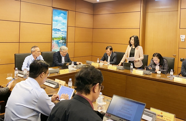 Bộ trưởng Bộ Y tế Đào Hồng Lan góp ý dự thảo Văn kiện trình Đại hội XIV của Đảng- Ảnh 1.