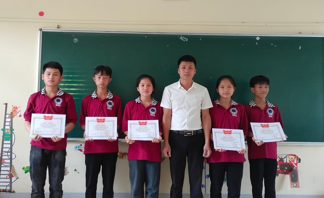 Giáo viên đóng góp ý kiến tâm huyết vào Dự thảo Văn kiện Đại hội XIV của Đảng- Ảnh 2.