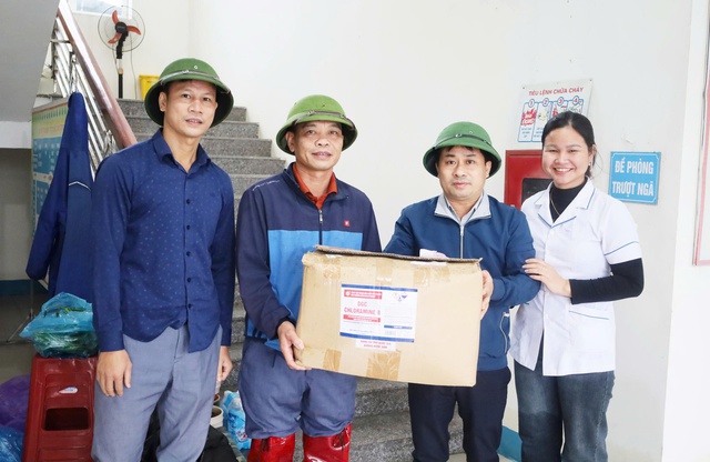 Ngành Y tế Hà Tĩnh triển khai phun khử khuẩn, xử lý môi trường sau lũ- Ảnh 5. Ngành Y tế Hà Tĩnh triển khai phun khử khuẩn, xử lý môi trường sau lũ- Ảnh 5.