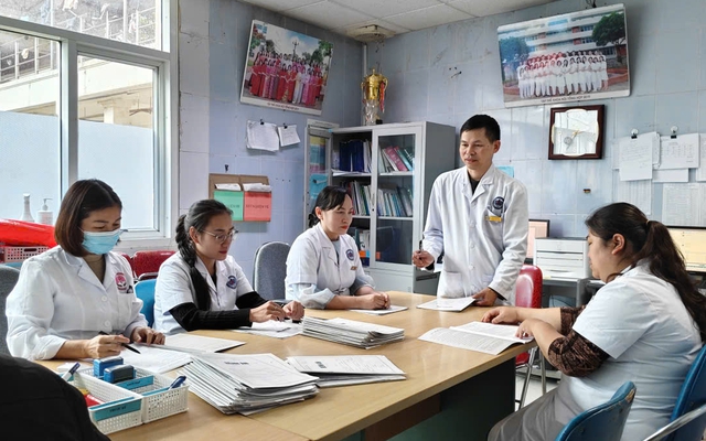 Bệnh nhân 39 tuổi nhồi máu não, liệt nửa người phục hồi hoàn toàn sau khi được điều trị nội khoa kết hợp Y học cổ truyền- Ảnh 2. Bệnh nhân 39 tuổi nhồi máu não, liệt nửa người phục hồi hoàn toàn sau khi được điều trị nội khoa kết hợp Y học cổ truyền- Ảnh 2.