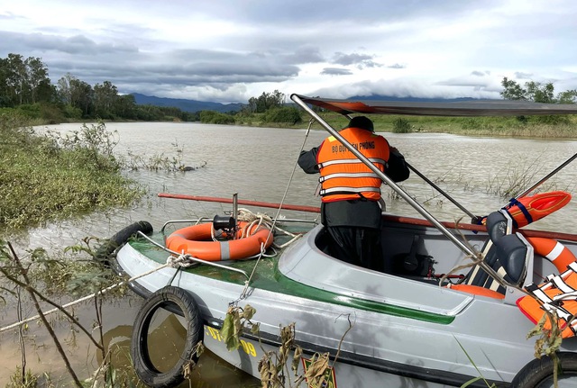 Phát hiện thi thể thanh niên dưới sông sau nhiều ngày mất tích- Ảnh 1. Phát hiện thi thể thanh niên dưới sông sau nhiều ngày mất tích- Ảnh 1.