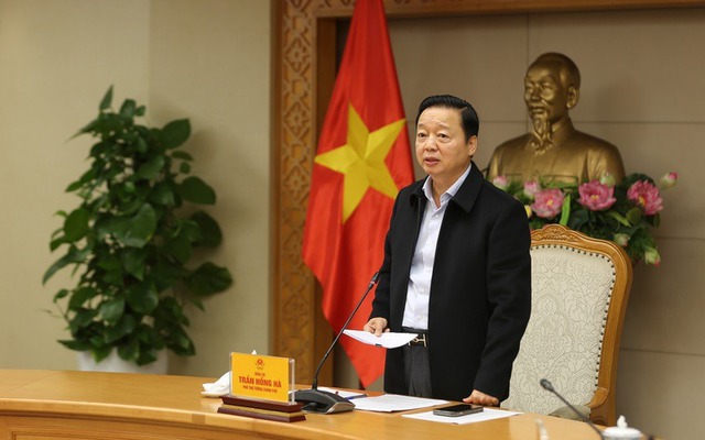 Phó Thủ tướng: Phòng chống bão số 13 trong 'tình trạng khẩn cấp hơn và nguy hiểm hơn'- Ảnh 1. Phó Thủ tướng: Phòng chống bão số 13 trong 'tình trạng khẩn cấp hơn và nguy hiểm hơn'- Ảnh 1.