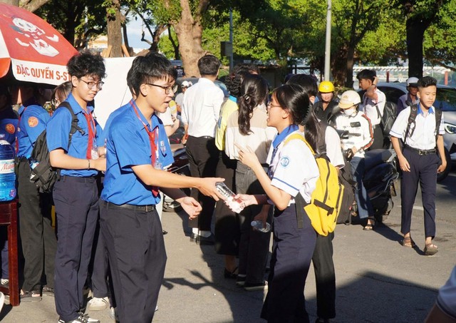 Bảo vệ trẻ em trên không gian mạng: Trách nhiệm từ gia đình, nhà trường và xã hội- Ảnh 2. Bảo vệ trẻ em trên không gian mạng: Trách nhiệm từ gia đình, nhà trường và xã hội- Ảnh 2.