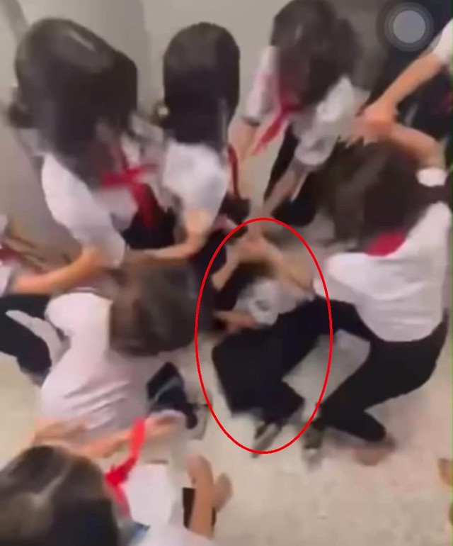 Tiếng chuông báo động đau lòng từ các vụ bạo lực học đường nghiêm trọng- Ảnh 1. Tiếng chuông báo động đau lòng từ các vụ bạo lực học đường nghiêm trọng- Ảnh 1.