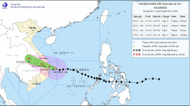 Bão số 13 tăng cấp khi gần bờ, đổ bộ Quảng Ngãi - Gia Lai vào chiều tối nay- Ảnh 2. Bão số 13 tăng cấp khi gần bờ, đổ bộ Quảng Ngãi - Gia Lai vào chiều tối nay- Ảnh 2.