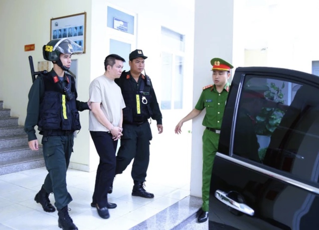 Chồng ca sĩ Đoàn Di Băng có thể đối diện khung hình phạt nào?- Ảnh 1. Chồng ca sĩ Đoàn Di Băng có thể đối diện khung hình phạt nào?- Ảnh 1.