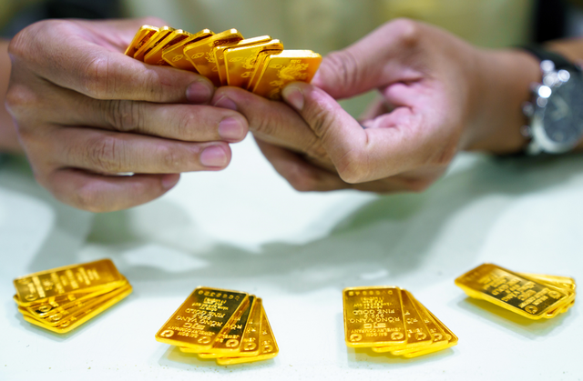 Giá vàng hôm nay ngày 7/11 nằm yên nghe ngóng- Ảnh 1. Giá vàng hôm nay ngày 7/11 nằm yên nghe ngóng- Ảnh 1.