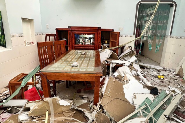 Bão số 13 làm 5 người chết, hơn 26 nghìn ngôi nhà bị sập, tốc mái- Ảnh 2. Bão số 13 làm 5 người chết, hơn 26 nghìn ngôi nhà bị sập, tốc mái- Ảnh 2.