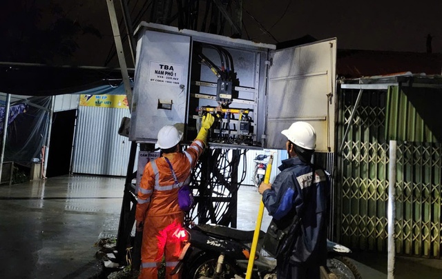 Vừa trải qua mưa lũ, Huế 'chi viện' Gia Lai khắc phục lưới điện sau bão số 13- Ảnh 2. Vừa trải qua mưa lũ, Huế 'chi viện' Gia Lai khắc phục lưới điện sau bão số 13- Ảnh 2.