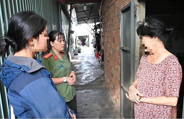 Gia đình lập bàn thờ vì tưởng đã chết, công an bất ngờ đưa thanh niên bị lừa sang Campuchia trở về- Ảnh 1.