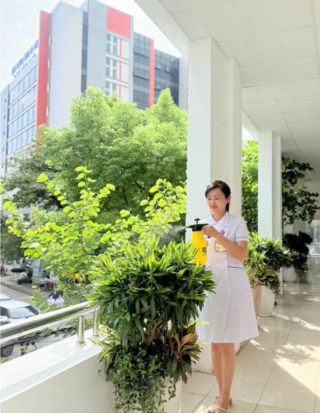 Môi trường cơ sở y tế xanh - sạch - đẹp: Khi mỗi người góp sức cho một cây xanh, phân loại rác thải đúng chỗ- Ảnh 2. Môi trường cơ sở y tế xanh - sạch - đẹp: Khi mỗi người góp sức cho một cây xanh, phân loại rác thải đúng chỗ- Ảnh 2.