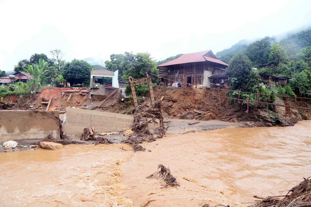 Các điểm có nguy cơ lũ quét, sạt lở đất từ Thanh Hóa đến Quảng Trị- Ảnh 2. Các điểm có nguy cơ lũ quét, sạt lở đất từ Thanh Hóa đến Quảng Trị- Ảnh 2.