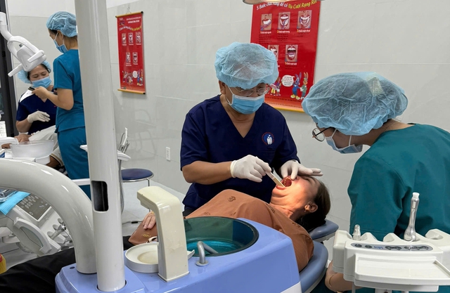 Báo động tình trạng sức khoẻ răng miệng người cao tuổi và trẻ em ở Việt Nam- Ảnh 3. Báo động tình trạng sức khoẻ răng miệng người cao tuổi và trẻ em ở Việt Nam- Ảnh 3.