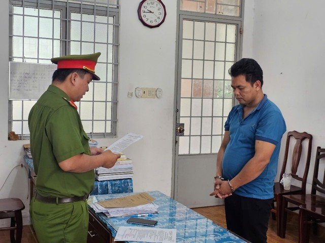 Bắt gã đàn ông dụ dỗ bé gái 13 tuổi quan hệ tình dục- Ảnh 1. Bắt gã đàn ông dụ dỗ bé gái 13 tuổi quan hệ tình dục- Ảnh 1.