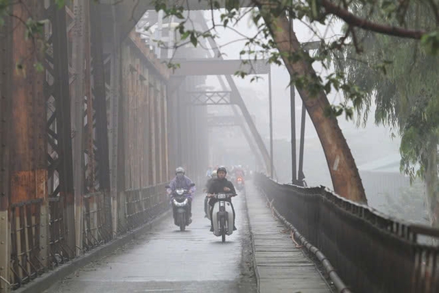 Nguyên nhân khiến nồm ẩm ở miền Bắc đến sớm bất thường- Ảnh 2. Nguyên nhân khiến nồm ẩm ở miền Bắc đến sớm bất thường- Ảnh 2.