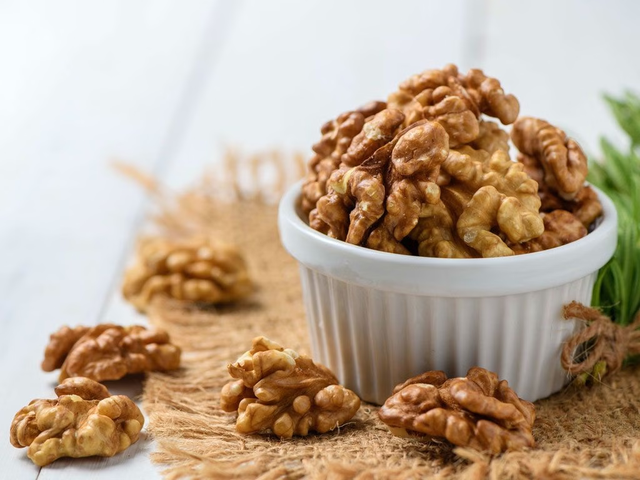 Từ hạt nhỏ đến lợi ích lớn: Cách ăn hạt óc chó để dưỡng chất phát huy tối đa ở trẻ- Ảnh 1. Từ hạt nhỏ đến lợi ích lớn: Cách ăn hạt óc chó để dưỡng chất phát huy tối đa ở trẻ- Ảnh 1.