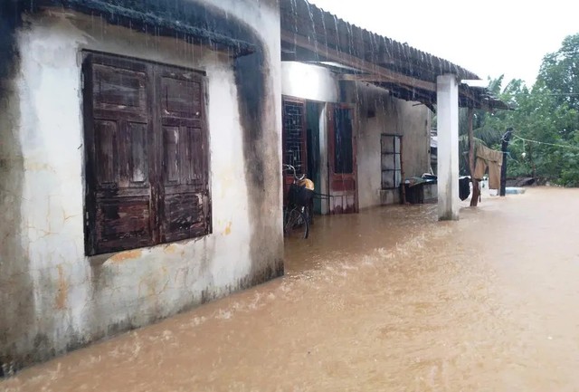 Bão số 15 sẽ suy yếu thành áp thấp nhiệt đới ngay trên biển nhưng gây mưa từ Bình Định (cũ) đến Khánh Hòa- Ảnh 1.