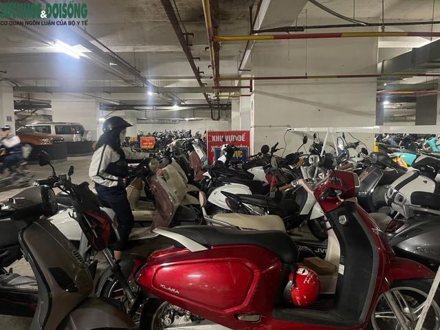 Hà Nội: Chung cư 'vạn dân' thông báo ngừng nhận trông xe điện dưới tầng hầm- Ảnh 3.