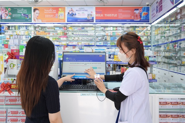 Long Châu đón khách hàng thứ 33 triệu: Cột mốc tự hào trên hành trình kiên tâm chăm sóc sức khỏe Việt Nam- Ảnh 3. Long Châu đón khách hàng thứ 33 triệu: Cột mốc tự hào trên hành trình kiên tâm chăm sóc sức khỏe Việt Nam- Ảnh 3.