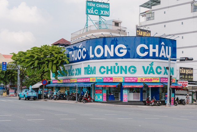 Long Châu đón khách hàng thứ 33 triệu: Cột mốc tự hào trên hành trình kiên tâm chăm sóc sức khỏe Việt Nam- Ảnh 6. Long Châu đón khách hàng thứ 33 triệu: Cột mốc tự hào trên hành trình kiên tâm chăm sóc sức khỏe Việt Nam- Ảnh 6.