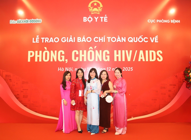 Đông đảo đại biểu dự Lễ tổng kết và trao giải 'Giải Báo chí phòng, chống HIV/AIDS'- Ảnh 3. Đông đảo đại biểu dự Lễ tổng kết và trao giải 'Giải Báo chí phòng, chống HIV/AIDS'- Ảnh 3.