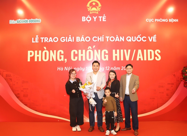 Đông đảo đại biểu dự Lễ tổng kết và trao giải 'Giải Báo chí phòng, chống HIV/AIDS'- Ảnh 2. Đông đảo đại biểu dự Lễ tổng kết và trao giải 'Giải Báo chí phòng, chống HIV/AIDS'- Ảnh 2.