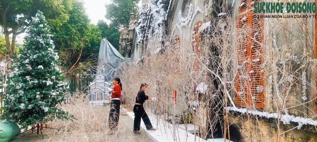 Thị trường mùa Noel giảm, nhiều hàng quán 'check-in' kích cầu- Ảnh 9. Thị trường mùa Noel giảm, nhiều hàng quán 'check-in' kích cầu- Ảnh 9.