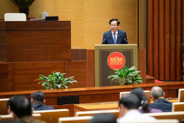 Luật Viên chức (sửa đổi): Cấm viên chức đùn đẩy nhiệm vụ, gây bè phái, mất đoàn kết, tự ý nghỉ việc- Ảnh 2. Luật Viên chức (sửa đổi): Cấm viên chức đùn đẩy nhiệm vụ, gây bè phái, mất đoàn kết, tự ý nghỉ việc- Ảnh 2.