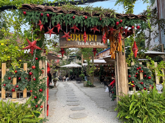 Thị trường mùa Noel giảm, nhiều hàng quán 'check-in' kích cầu- Ảnh 6. Thị trường mùa Noel giảm, nhiều hàng quán 'check-in' kích cầu- Ảnh 6.