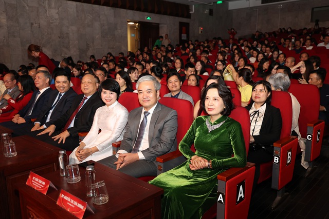 Lễ tổng kết và trao Giải Báo chí toàn quốc về phòng, chống HIV/AIDS- Ảnh 1. Lễ tổng kết và trao Giải Báo chí toàn quốc về phòng, chống HIV/AIDS- Ảnh 1.