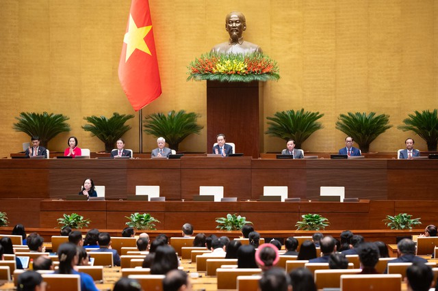 Quốc hội ghi nhận dấu ấn trong kiểm soát COVID-19 và hoàn thiện thể chế nhiệm kỳ 2021–2026- Ảnh 1. Quốc hội ghi nhận dấu ấn trong kiểm soát COVID-19 và hoàn thiện thể chế nhiệm kỳ 2021–2026- Ảnh 1.