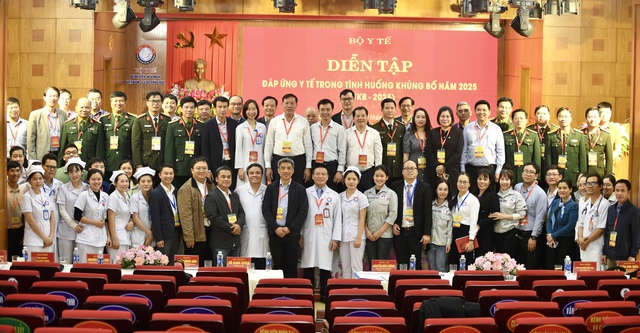 Bộ Y tế tổ chức diễn tập đáp ứng y tế trong tình huống khủng bố- Ảnh 10. Bộ Y tế tổ chức diễn tập đáp ứng y tế trong tình huống khủng bố- Ảnh 10.