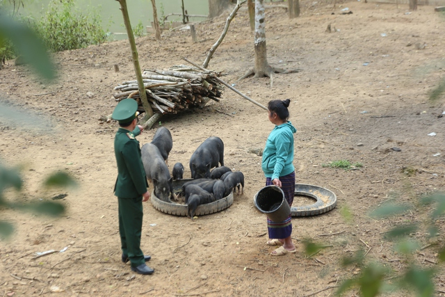 Giữ nền tảng con người giữa vùng biên thử thách- Ảnh 3. Giữ nền tảng con người giữa vùng biên thử thách- Ảnh 3.