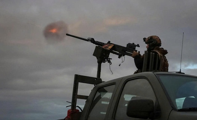 Binh lính Ukraine dùng khí tài cổ lỗ thời thế chiến một đối phó siêu vũ khí Nga- Ảnh 1. Binh lính Ukraine dùng khí tài cổ lỗ thời thế chiến một đối phó siêu vũ khí Nga- Ảnh 1.