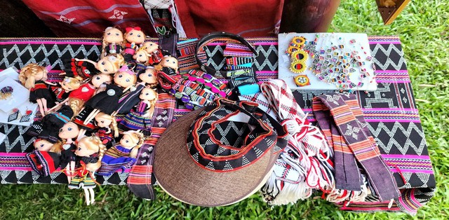 Nghề dệt Dèng ở Huế: Giữ hồn văn hóa, mở đường thoát nghèo- Ảnh 3. Nghề dệt Dèng ở Huế: Giữ hồn văn hóa, mở đường thoát nghèo- Ảnh 3.