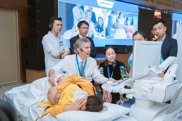 Can thiệp bào thai và 'chìa khóa vàng' siêu âm tim: Thay đổi định mệnh cho hàng ngàn trái tim trẻ thơ Việt Nam- Ảnh 2. Can thiệp bào thai và 'chìa khóa vàng' siêu âm tim: Thay đổi định mệnh cho hàng ngàn trái tim trẻ thơ Việt Nam- Ảnh 2.