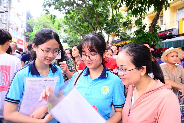 Giữ hội phụ huynh, mở rộng quyền tham gia: Phụ huynh, giáo viên nói gì?- Ảnh 1. Giữ hội phụ huynh, mở rộng quyền tham gia: Phụ huynh, giáo viên nói gì?- Ảnh 1.