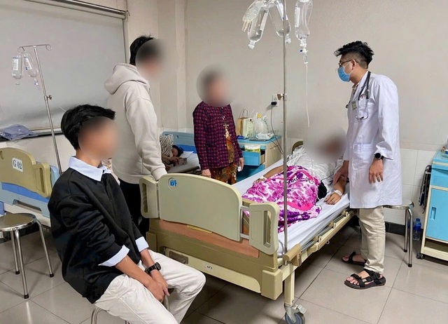 Bộ Y tế đề nghị làm rõ vụ nghi ngộ độc khi ăn bánh mì ở Lâm Đồng- Ảnh 1. Bộ Y tế đề nghị làm rõ vụ nghi ngộ độc khi ăn bánh mì ở Lâm Đồng- Ảnh 1.